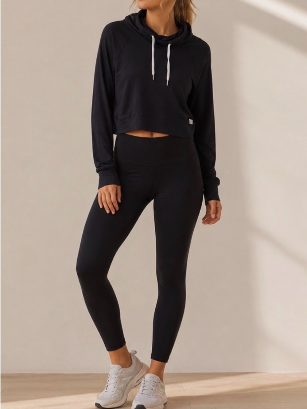 Vuori Halo Crop Funnel Neck Pullover Top Black Medium Like New